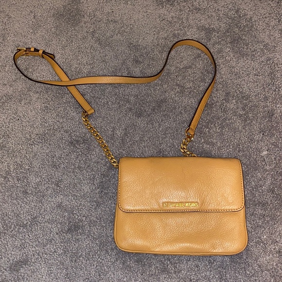 Michael Kors Handbags - Michael Kors tan crossbody with removable strap
